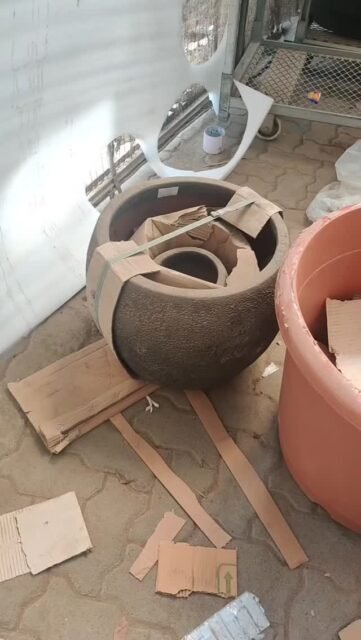 Big pots need bigger care 💚 
Our large ceramic pots are carefully wrapped and packed for a safe journey to your home 🌿 

  Big size ✔️
Tight packing ✔️
Safe delivery ✔️📦 

Shop Now → catalog.sanjaynursery.com
📲 WhatsApp to Order: 9225337601
  #BigCeramicPots #SafePacking #PlantLoversIndia #GardenDecor #plantdelivery